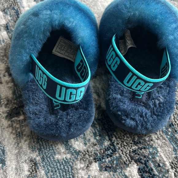 New UGG slippers size USA 10 - Picture 2 of 6